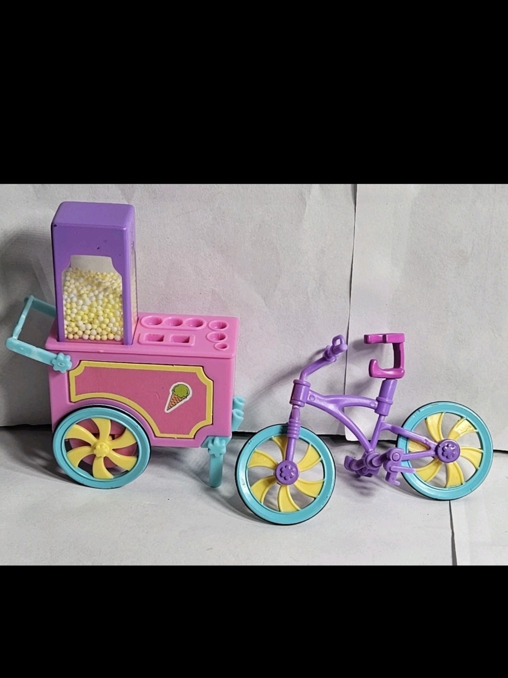 POLLY POCKET RELAXING RESORT POPCORN CART -& BIKE- BICYCLE- Vintage 2004
